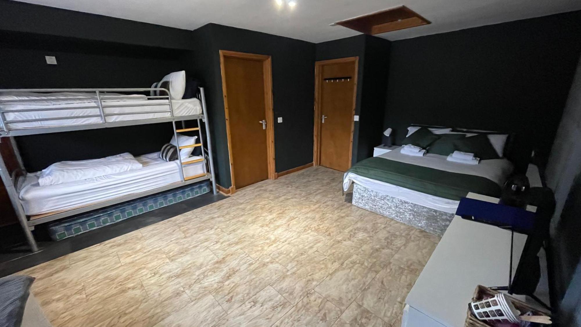 Bryn Bettws Lodge Port Talbot Buitenkant foto